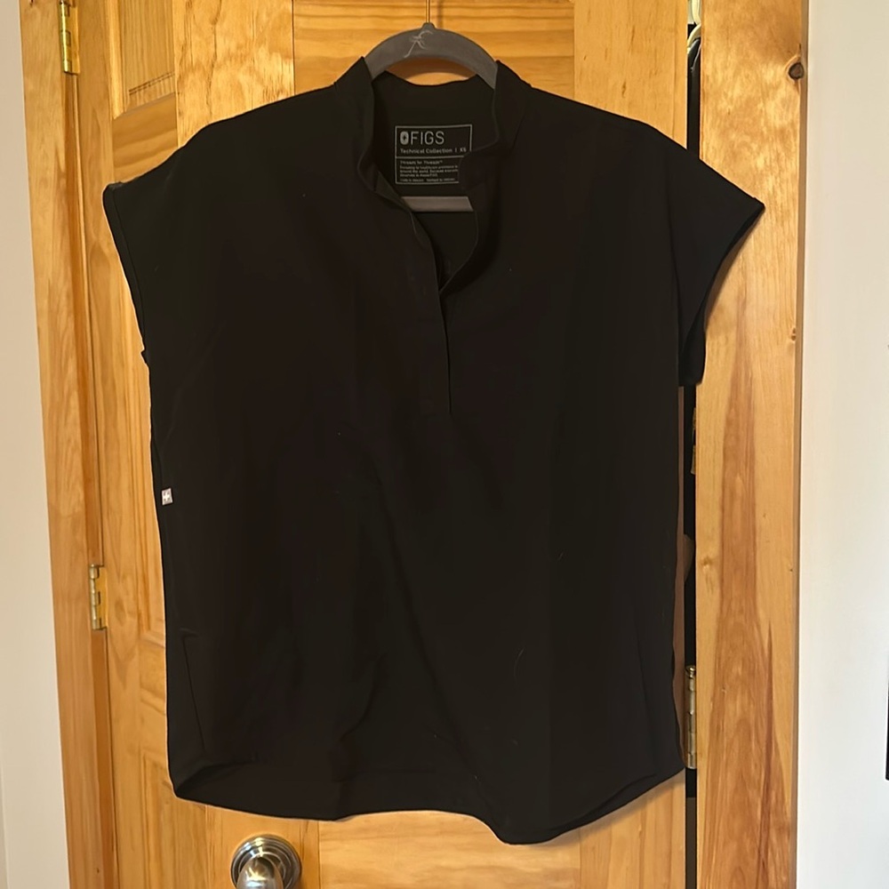 Figs black Rafaela scrub top, size XS